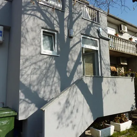 Apartment Kraljice Mira I Zadar