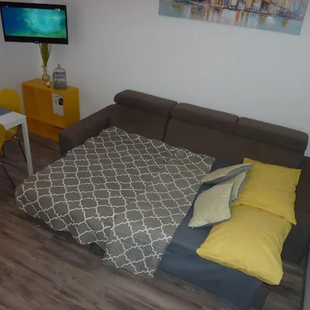 Apartment Kraljice Mira I *